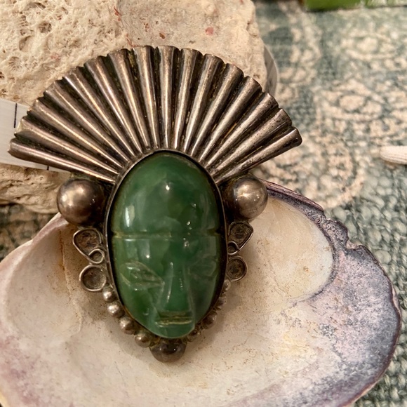 Silver and Jade Face - Picture 5 of 5